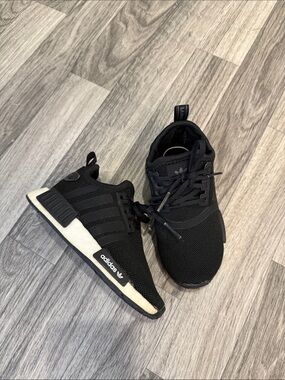 Adidas Black NMD _R1 Low-Top Athletic Sneakers toddler size 7